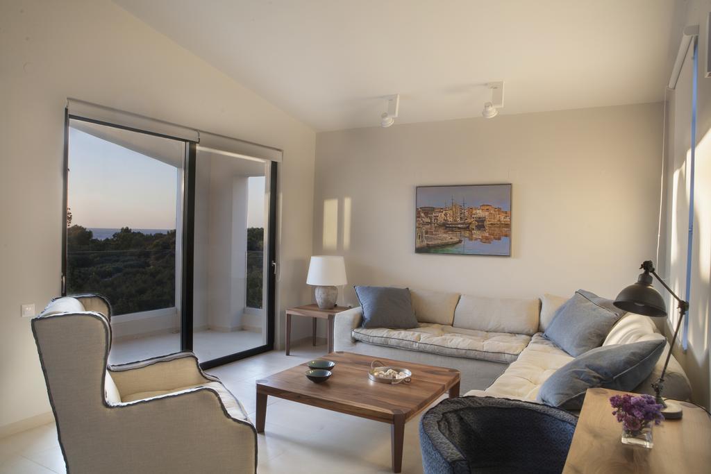 Aethrion Boutique Homes Kato Daratso Bilik gambar